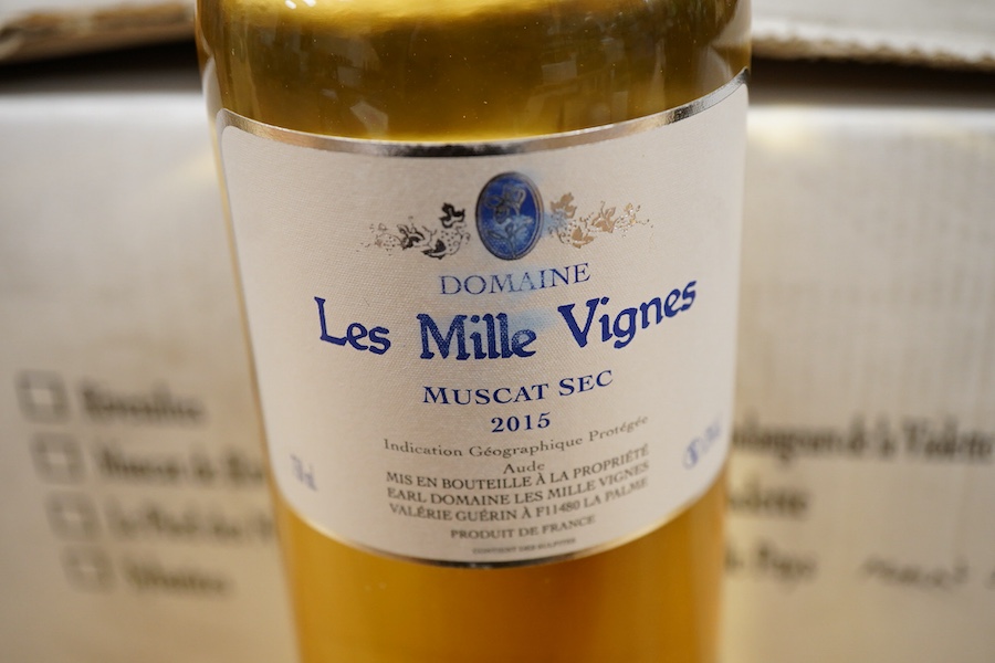 Les Mille Vignes muscat sec, 2015, boxed set of twelve bottles